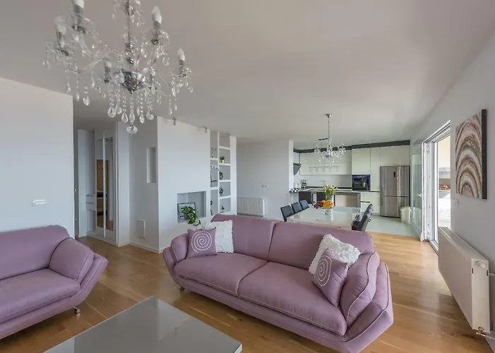 Penthouse Jure ماكارسكا