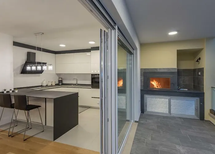 Penthouse Jure ماكارسكا
