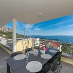 Penthouse Jure شقة
