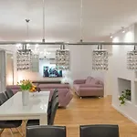 Penthouse Jure شقة ماكارسكا